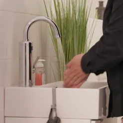 Aquadon Smart Heater Multi Head | Wasserhahn Mit Integriertem Durchlauferhitzer | 2 Aufsätze | Digitale LED-Temperaturanzeige | Armatur | Boiler | Das Original Aus Dem TV -Vidailo Verkaufe 350f5e15dfac00202f140246d8630d6b