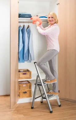 Wenko Alu-Design Klapptrittleiter 2-stufig Silber 38 Wenko Alu-Design Klapptrittleiter 2-stufig Silber -Vidailo Verkaufe 7d4255f9d97d12ac605dde7bb0248dab