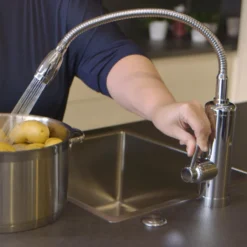 Aquadon Smart Heater Multi Head | Wasserhahn Mit Integriertem Durchlauferhitzer | 2 Aufsätze | Digitale LED-Temperaturanzeige | Armatur | Boiler | Das Original Aus Dem TV -Vidailo Verkaufe 9103115ccbe47987953d56d098c5e19b