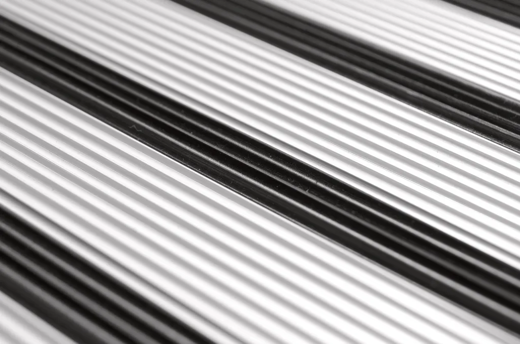 Wenko Alu-Design Klapptrittleiter 2-stufig Silber 6 Wenko Alu-Design Klapptrittleiter 2-stufig Silber – Bild 4