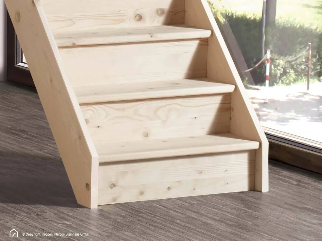 Holztreppe Intercon Casablanca | Fichte | Gerader Verlauf | 80 Cm Breite | Ohne Geländer | Mit Setzstufen 6 Holztreppe Intercon Casablanca | Fichte | Gerader Verlauf | 80 Cm Breite | Ohne Geländer | Mit Setzstufen – Bild 4